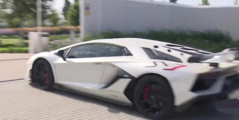 لامبورجيني أفينتادور SVJ (2)