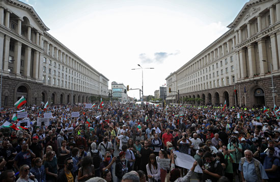 2020-07-13T163049Z_461353137_RC2GSH9H4IW6_RTRMADP_3_BULGARIA-PROTESTS-CORRUPTION