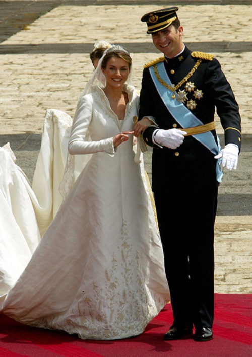 الملكة ليتيسيا أورتيز من فستان زفاف إسبانيا
