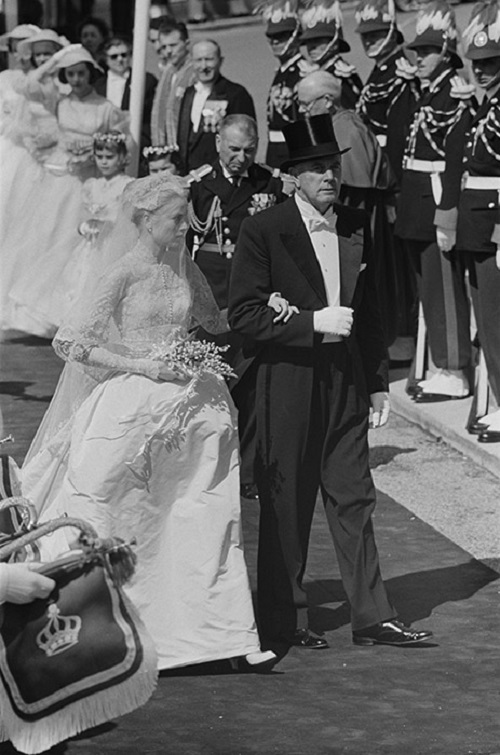 فستان زفاف الأميرة جريس كيلي من موناكو
