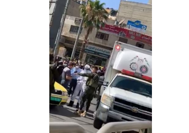 لحظة القبض على سائق فلسطيني مصاب بكورونا (1)