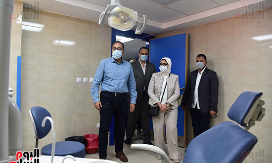 بدء زيارة أسوان ورئيس الوزراء يتفقد إحدى نقاط مشروع التأمين الصحي الشامل‎ تصوير سليمان العطيفى‎ (1)