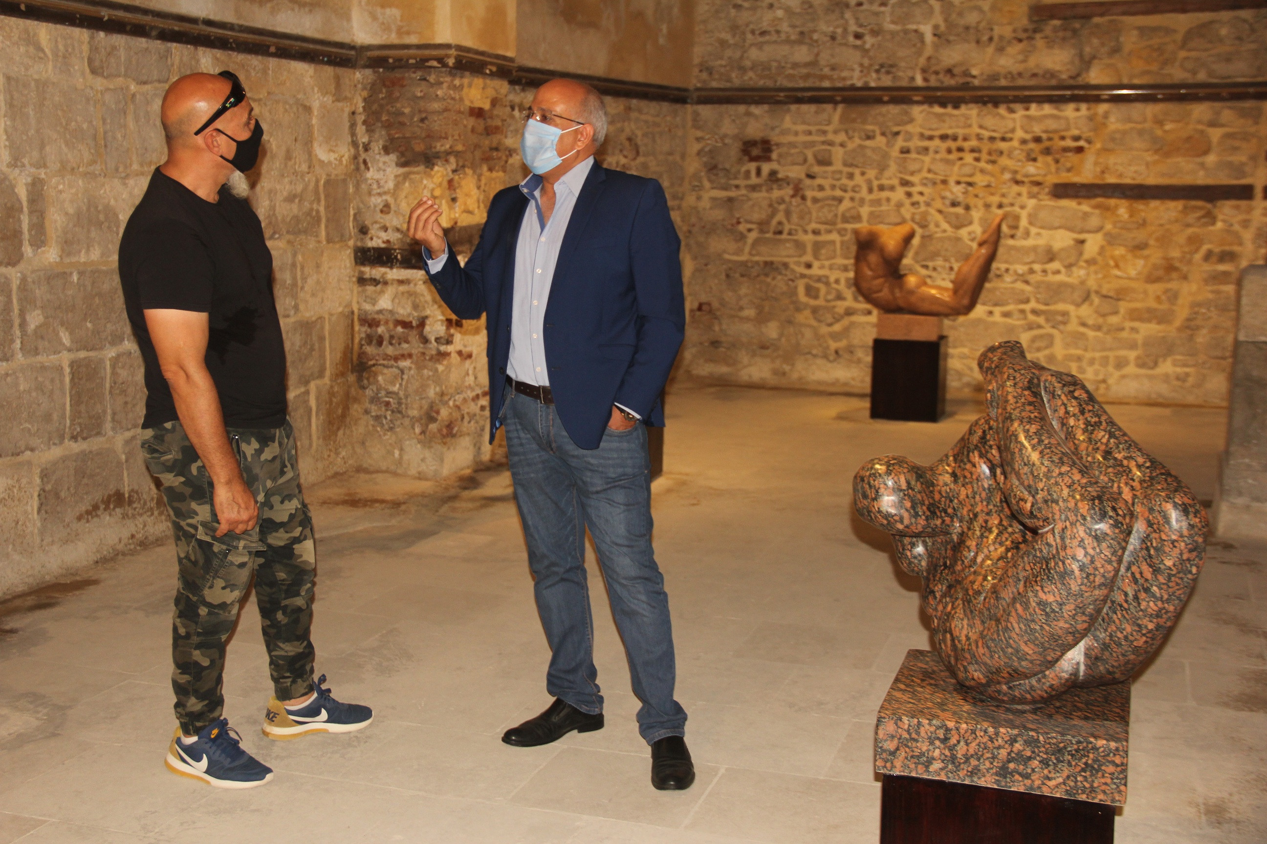  الافتتاح  (1)