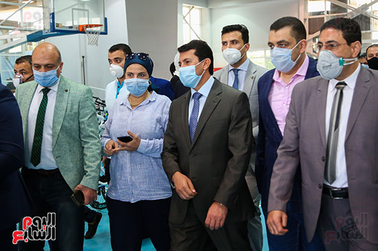 جولة لاشرف صبحي داخل مركز شباب الجزيرة