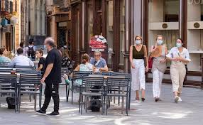 محلات تجارية تفرض ارتداء الكمامة فى اوروبا