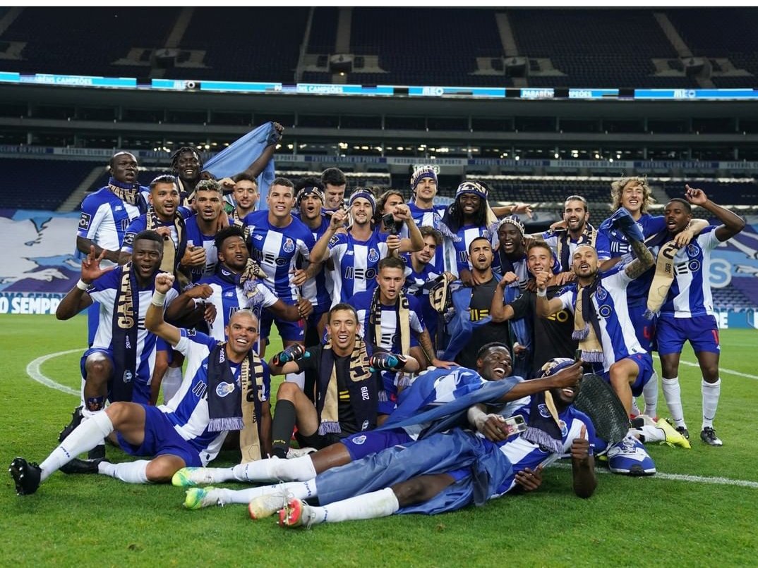 فريق بورتو بطل الدوري البرتغالى فريق بورتو بطل الدوري البرتغالى