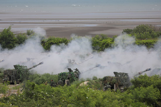 المدفعية التابعة للجيش التايوانى