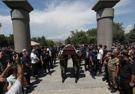 جنازة احد ضحايا الإشتباكات فى أرمينيا