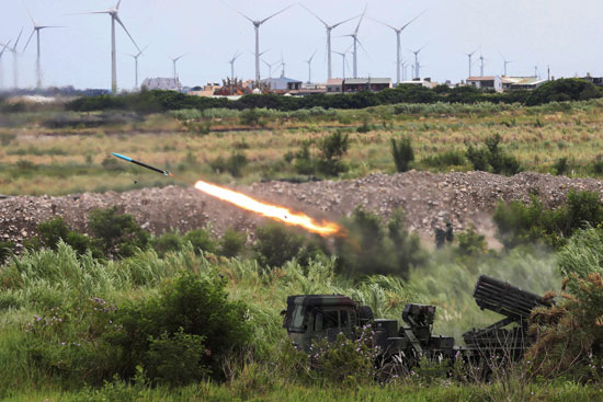 الجيش التايوانى يستخدم الصواريخ