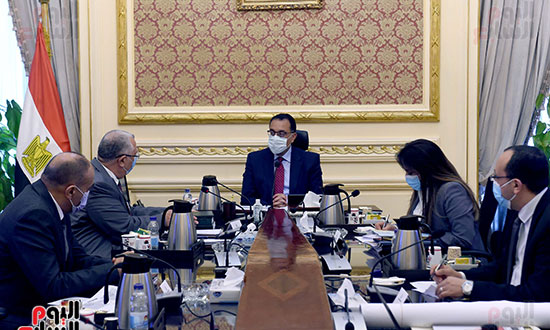 رئيس الوزراء يتابع مع وزير الزراعة ملفات الأراضى القابلة للزراعة بوسط وشمال سيناء (3)