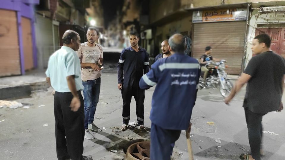 بدء أعمال تطهير شبكات الصرف الصحي بمنطقة يوسف حسن وشارع السوق (3)