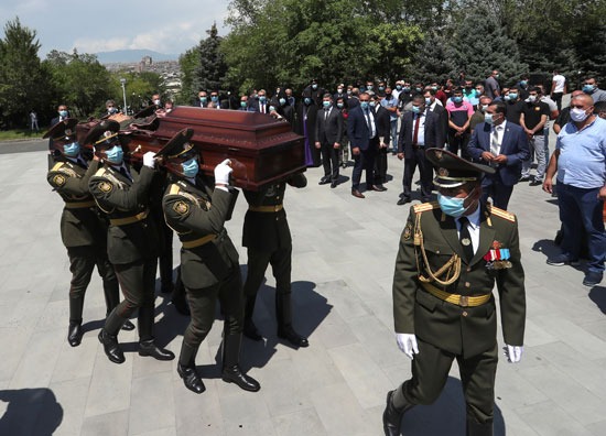 جنازة جندى أرمنى فى يريفان