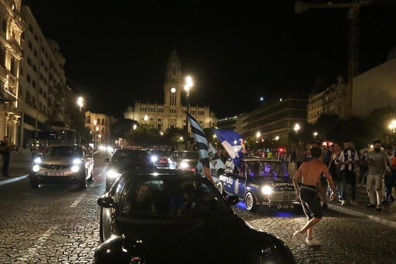 جماهير بورتو تحتفل باللقب جماهير بورتو تحتفل باللقب