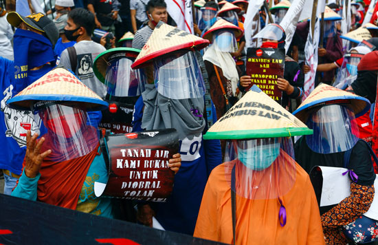 احتجاج أعضاء المنظمات العمالية الإندونيسية