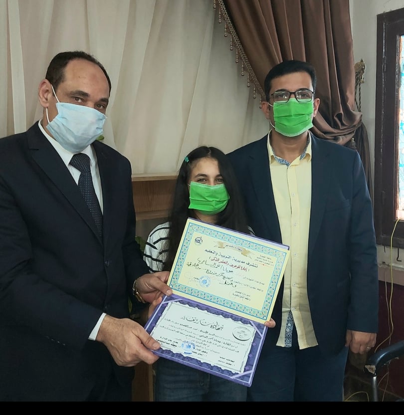 خلال تكريم الطالبة خلال تكريم الطالبة