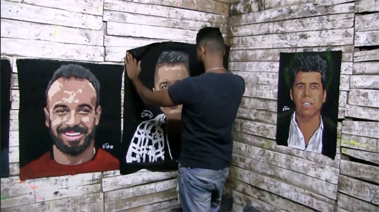 محمد يرسم الفنانين بالطباشير (7)