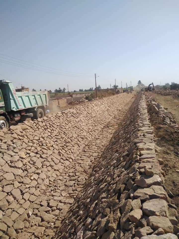 تأهيل منطقة ابو راسيه ضمن المشروع القومى لتأهيل الترع بأسوان  (3)