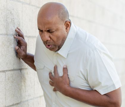اعراض الانسداد الرئوي ألم في الصدر والدوخة