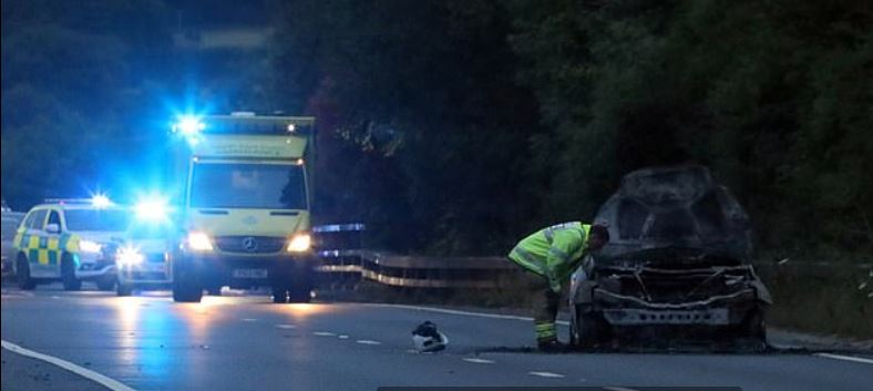 فتاة بريطانية تسقط من أعلى جسر أثناء محاولتها طلب النجدة بعد حرق سيارتها (1)