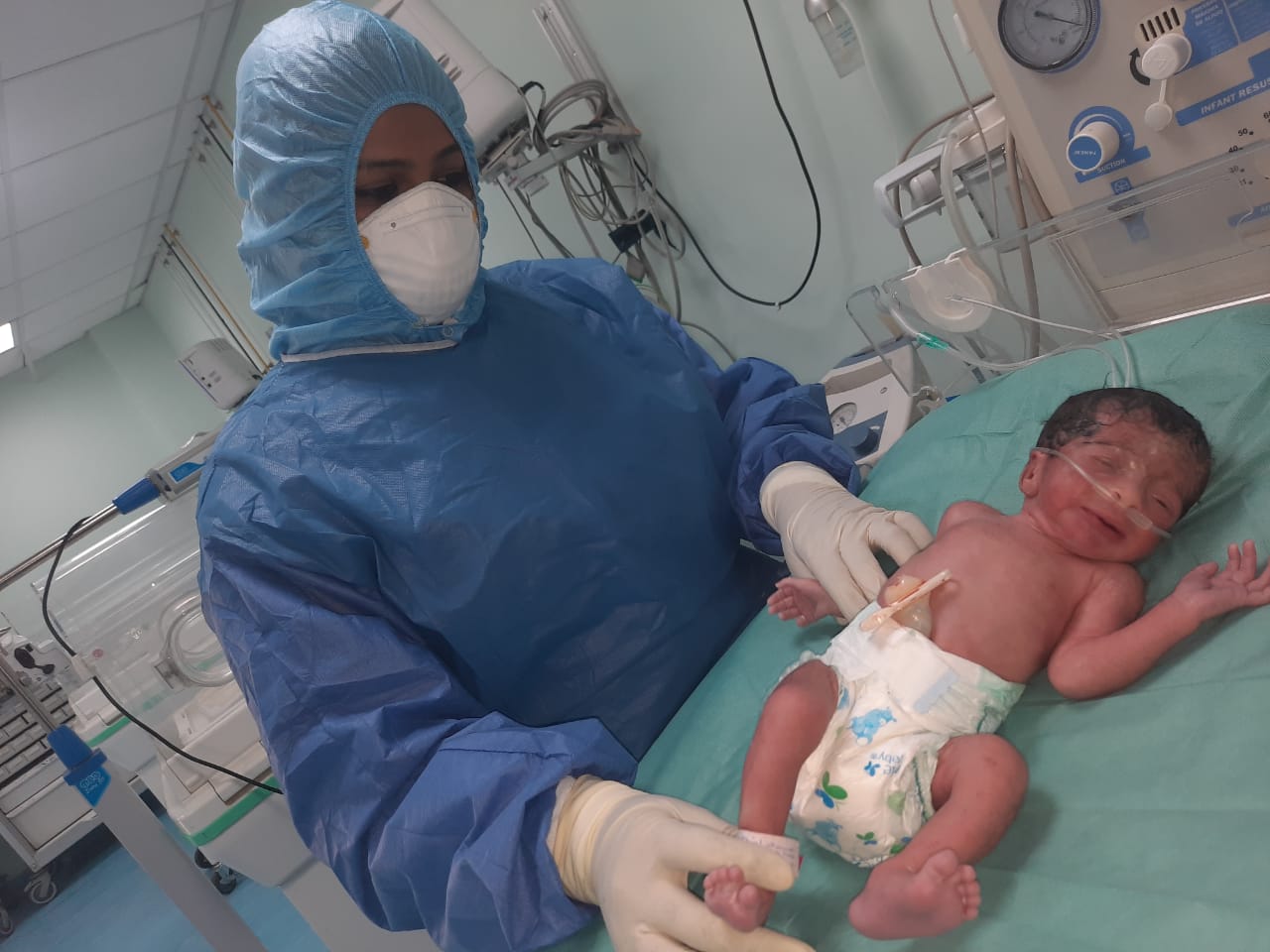مستشفى الأقصر العام للعزل تجرى ولادة قيصرية لمصابة بفيروس كورونا (2)
