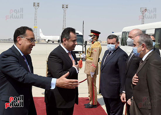 رئيس الوزراء اليمنى يصل القاهرة