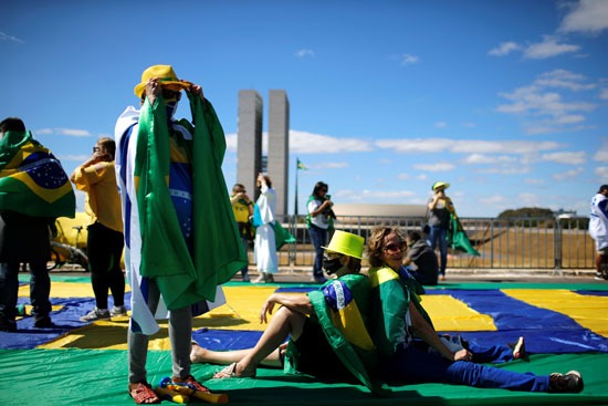 جانب من مظاهرات داعمة لرئيس البرازيل