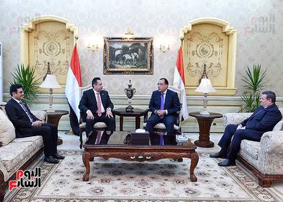 جلسة مباحثات بين رئيس الوزراء ونظيره اليمنى