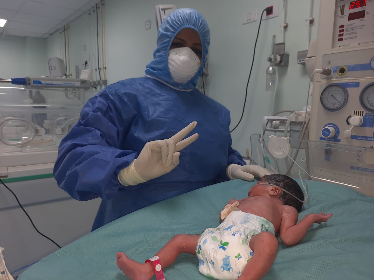 مستشفى الأقصر العام للعزل تجرى ولادة قيصرية لمصابة بفيروس كورونا (5)