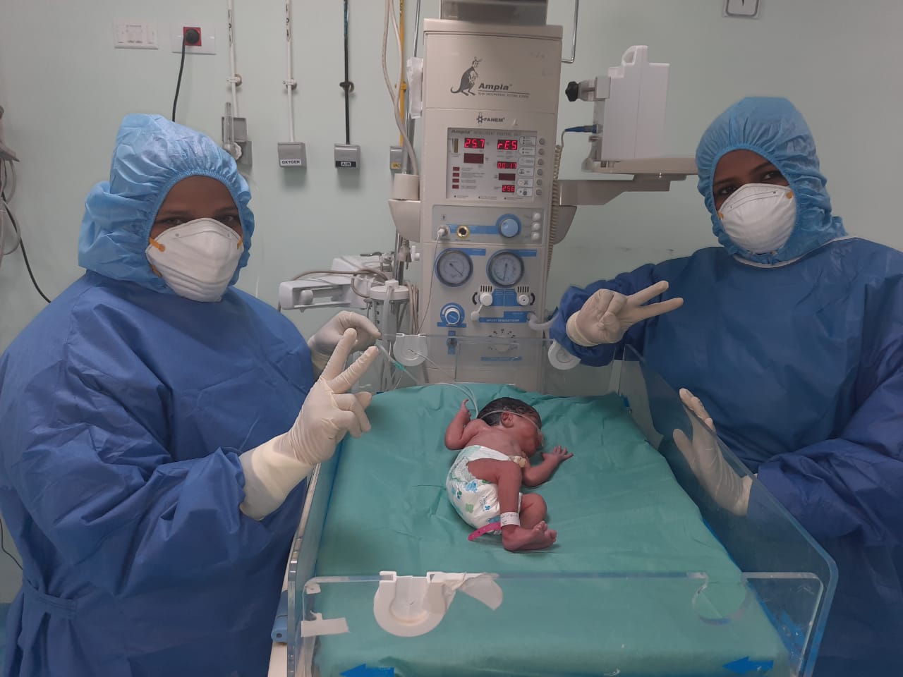 مستشفى الأقصر العام للعزل تجرى ولادة قيصرية لمصابة بفيروس كورونا (1)