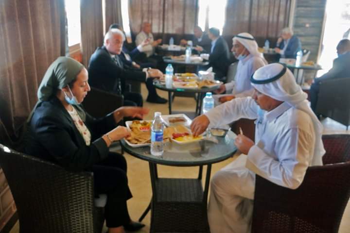  محافظ جنوب سيناء يتفقد الإجراءات الاحترازية بأحد مطاعم رأس سدر (1)