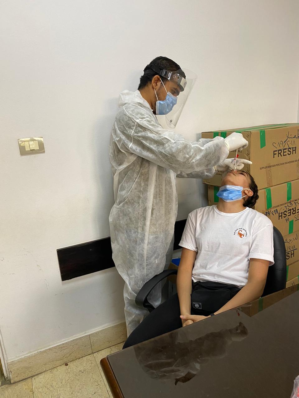 جانب من إجراء المسحة