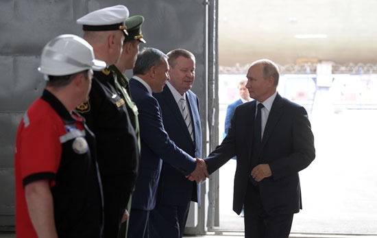 بوتين يوجه الإدارات المختصة على ضرورة العمل على زيادة حصة السفن