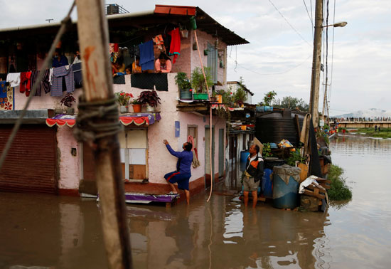 الفيضان يغمر المنازل في النيبال