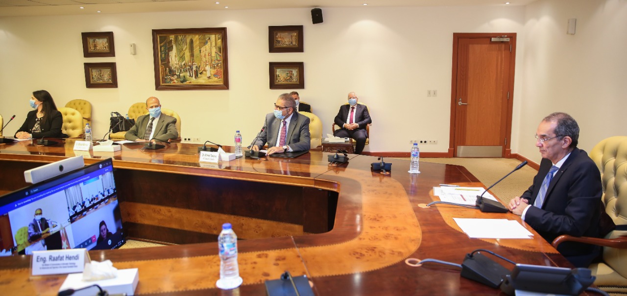 وزير الاتصالات يشهد توقيع الاتفاق عبر الفيديو كنفرانس وزير الاتصالات يشهد توقيع الاتفاق عبر الفيديو كنفرانس