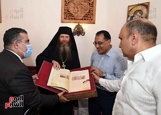 رئيس الوزراء يتفقد أعمال تطوير دير سانت كاترين‎ تصوير سليمان العطيفى (35)