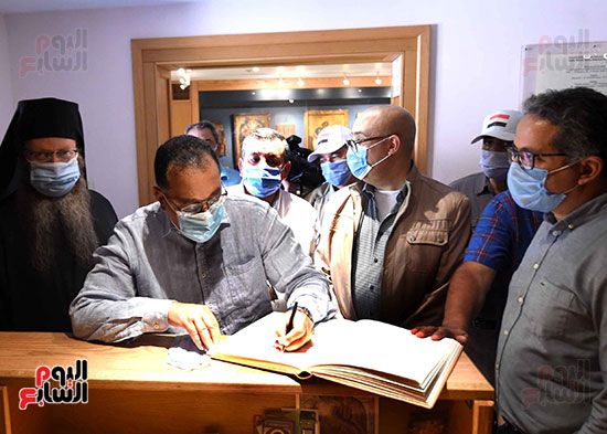 رئيس الوزراء يتفقد أعمال تطوير دير سانت كاترين‎ تصوير سليمان العطيفى (24)