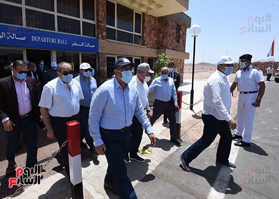 رئيس الوزراء يتفقد مطار سانت كاترين تصوير سليمان العطيفى‎ (5)
