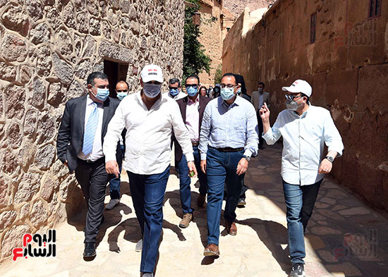 رئيس الوزراء يتفقد أعمال تطوير دير سانت كاترين‎ تصوير سليمان العطيفى (26)
