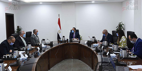رئيس الوزراء يتابع ملفات استصلاح الأراضى فى سيناء وجهود توفير المياه (4)