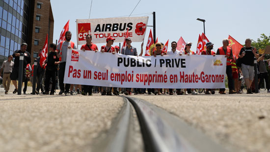 احتجاجات فى إسبانيا بسبب تسريح العمالة بمصنع إيرباص