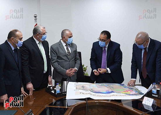 رئيس الوزراء يتابع ملفات استصلاح الأراضى فى سيناء وجهود توفير المياه (1)
