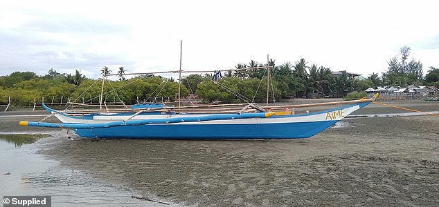 استراليان عالقان في الفلبين بسبب كورونا يشترون قاربا للصيد بعد نفاد مالهم (4)