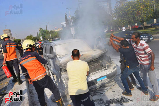 السيطرة على حريق داخل سيارة بمحور صلاح سالم (30)