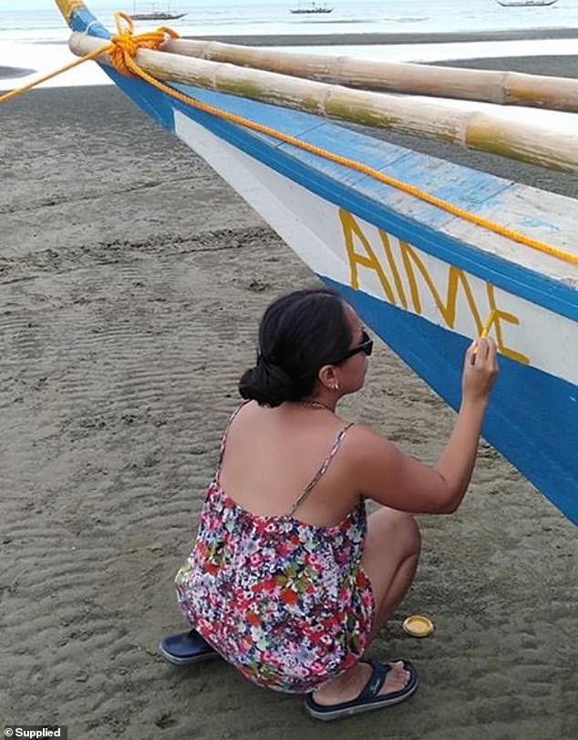 استراليان عالقان في الفلبين بسبب كورونا يشترون قاربا للصيد بعد نفاد مالهم (5)