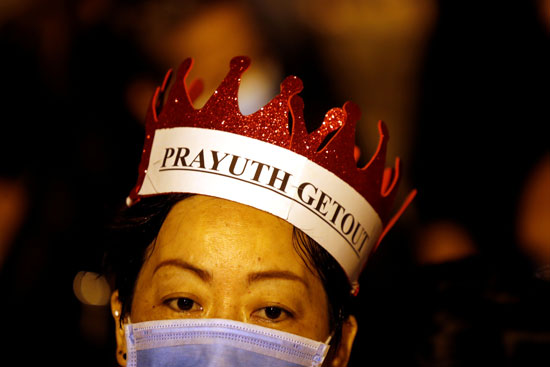 مواطنة تطالب باستقالة رئيس الوزراء التايلاندي