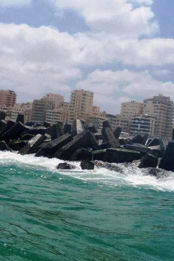 لماذا يصر المواطنون على التسلل إلى شواطئ الإسكندرية (1)