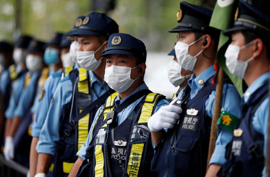ضباط الشرطة خلال الاحتجاج ضد الألعاب الأولمبية في طوكيو 2020