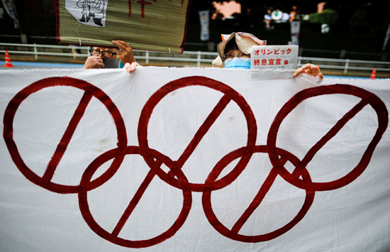 شعار الألعاب الأولمبية استخدمه المتظاهرون للاحتجاج