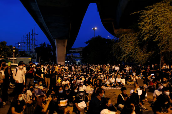 متظاهرون يتجمعون  للمطالبة باستقالة رئيس الوزراء التايلاندي