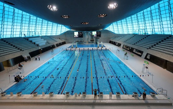 تدريبات السباحة فى مركز لندن للألعاب المائية